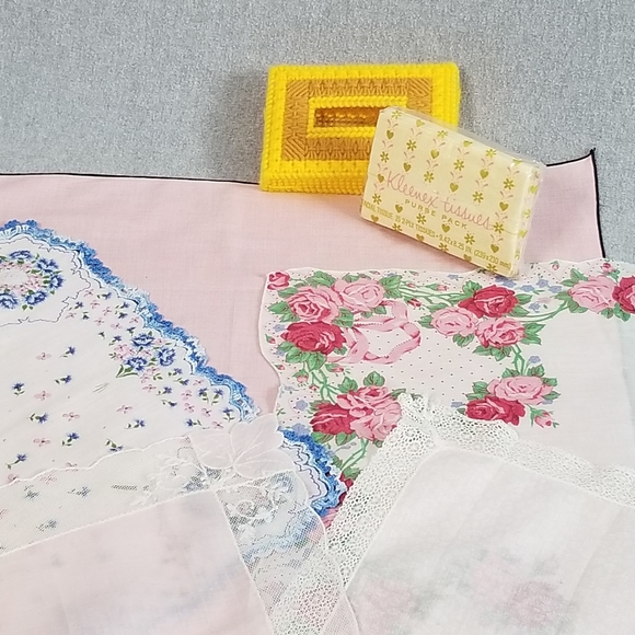 VTG hankie collection & purse tissue box